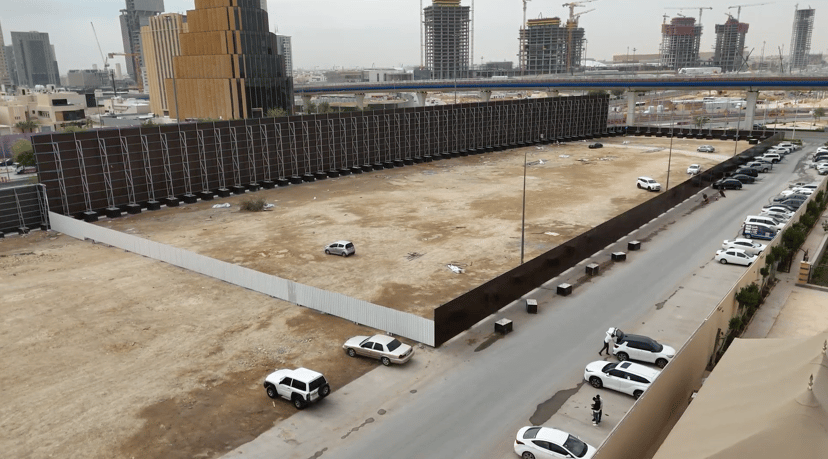 أسوار مشاريع الماجدية واللوحات الإعلانية