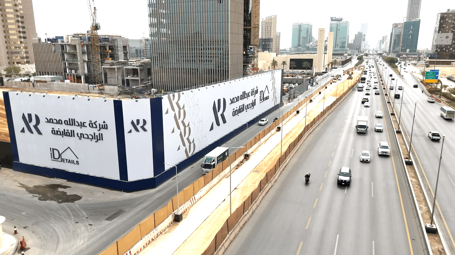 أسوار المشاريع واللوحات الإعلانية في السعودية | حلول احترافية تعزز هوية مشروعك
